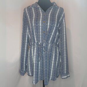 Charlotte Russe Navy & White Geometric Print Blouse